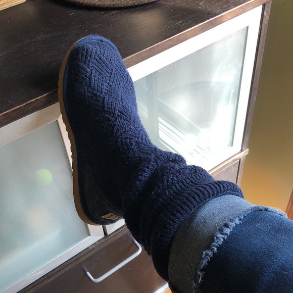 Navy Sweater Uggs - Picture 9 of 9